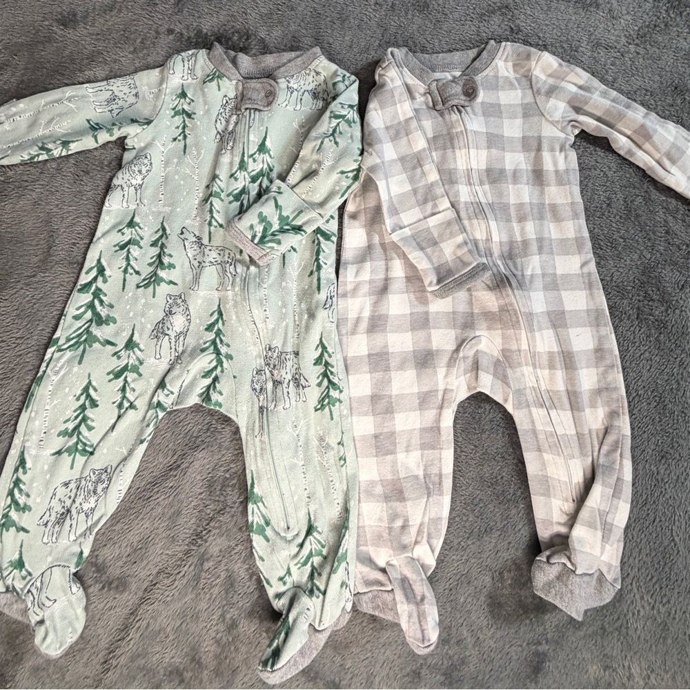 The Honest Company Green and Gray Footies Size 0-3 months